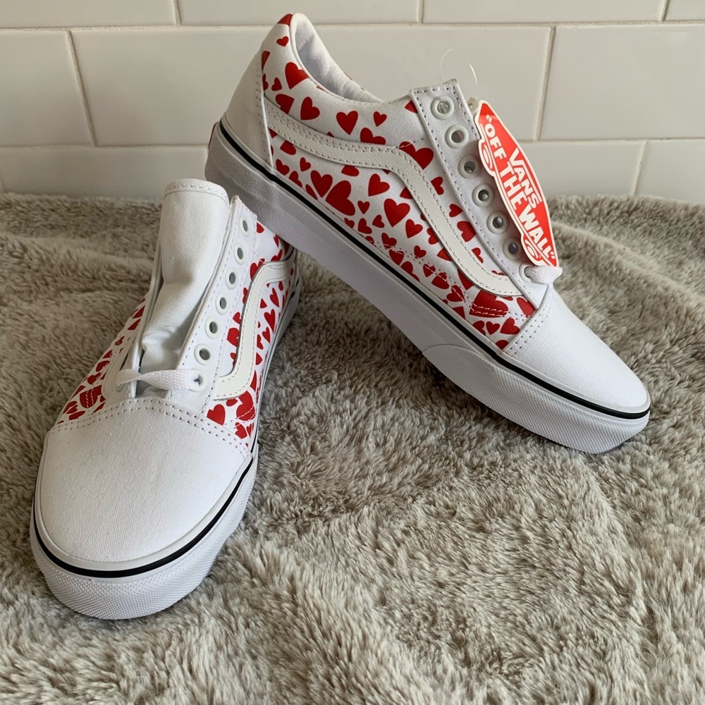 NEW Vans Old Skool VALENTINE HEARTS Sneakers Womens Size 8 Red White Lace Up